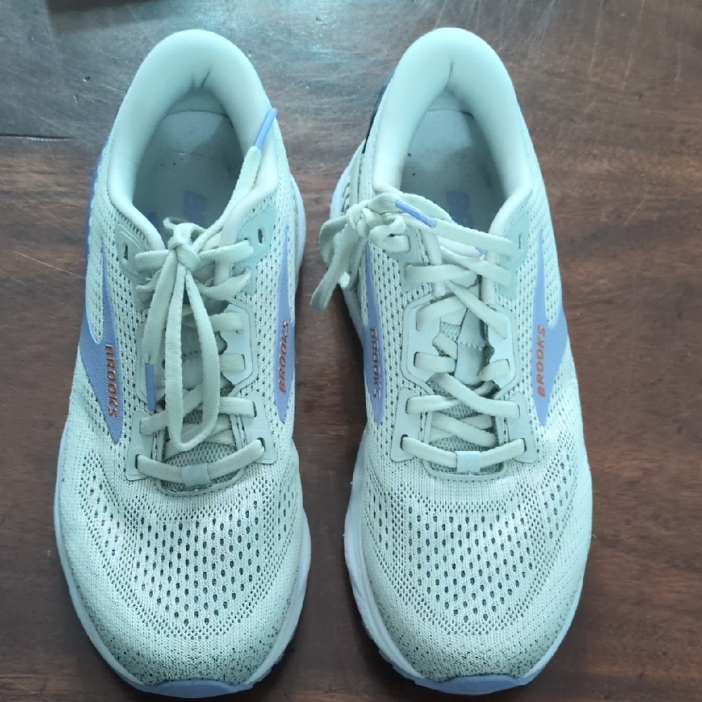 Brooks Ariel GTS 24 Grey and Lavender Athletic Shoes